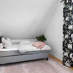 I Bakklandet Med Parkering Og Hage *